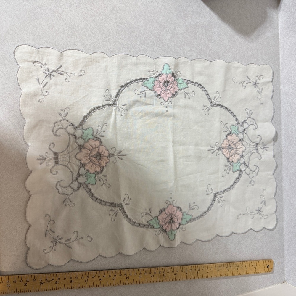 Vintage Embroidered Linen Placemat Floral Cutwork Scalloped Pink Green 21x15